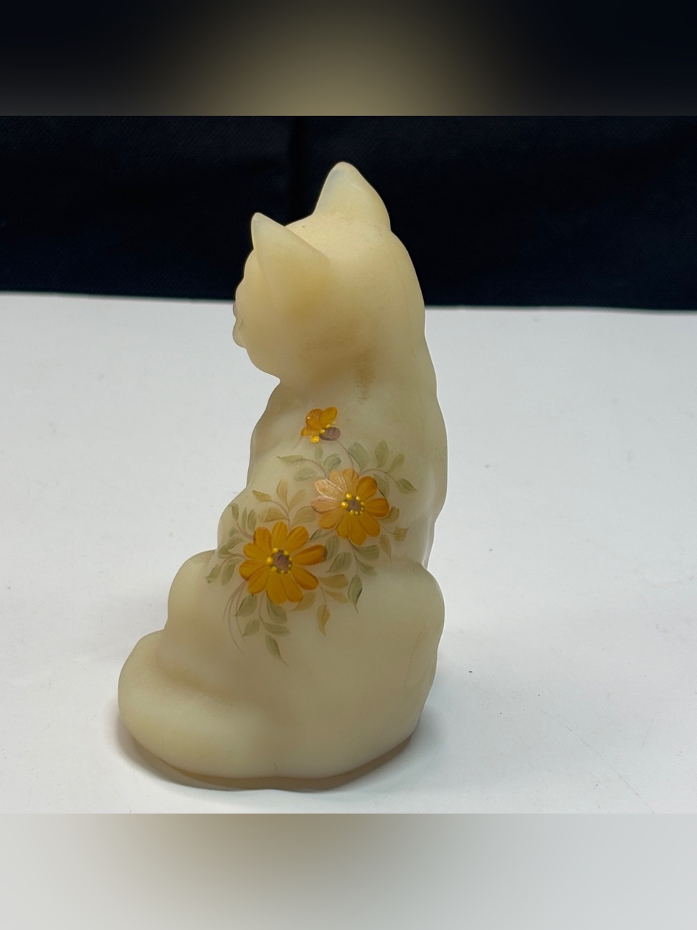 Fenton Art Glass Sitting Cat daisies on Custard Satin Hand Painted & Signed 4"